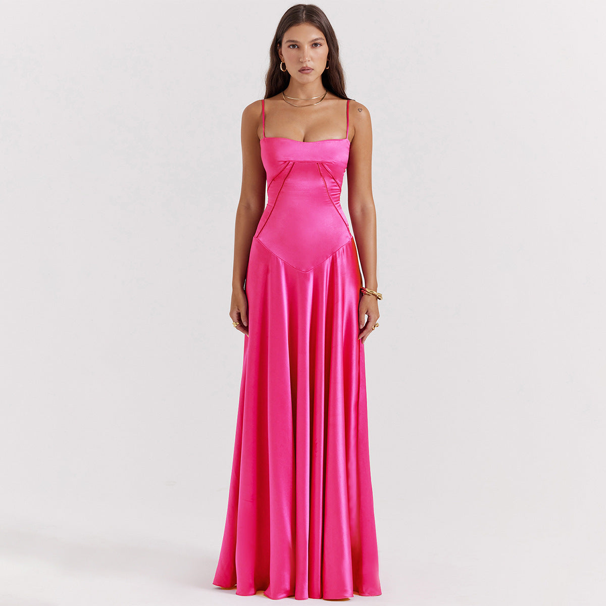 Selena - Maxivestido de satén con tirantes finos
