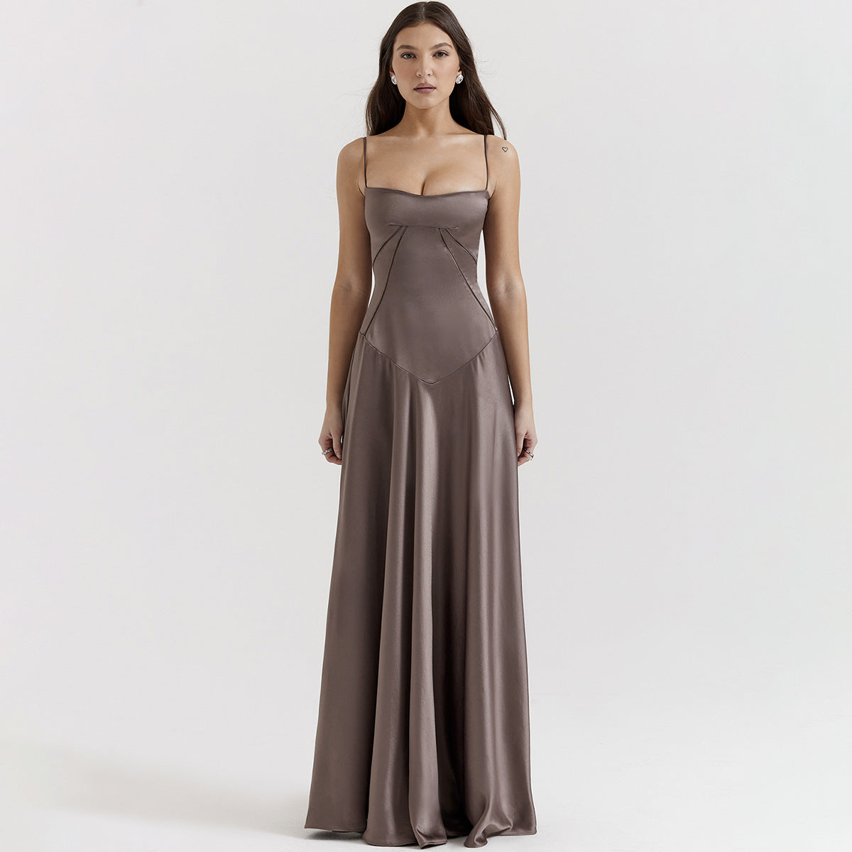 Selena - Maxivestido de satén con tirantes finos