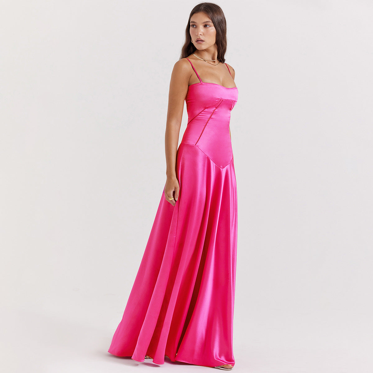 Riana - Maxivestido de satén con tirantes finos