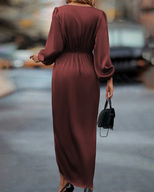 Elegant dress with puff sleeves and V-neck