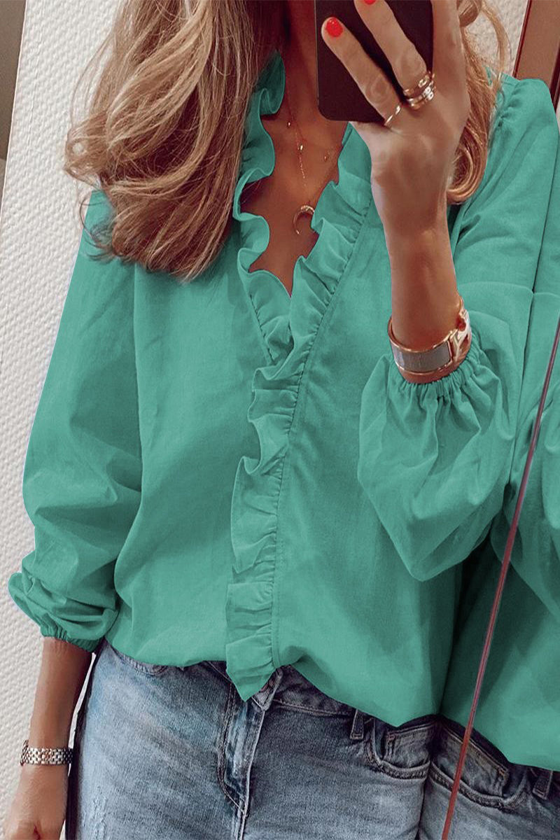 Long sleeve blouse with V-neck and ruffles