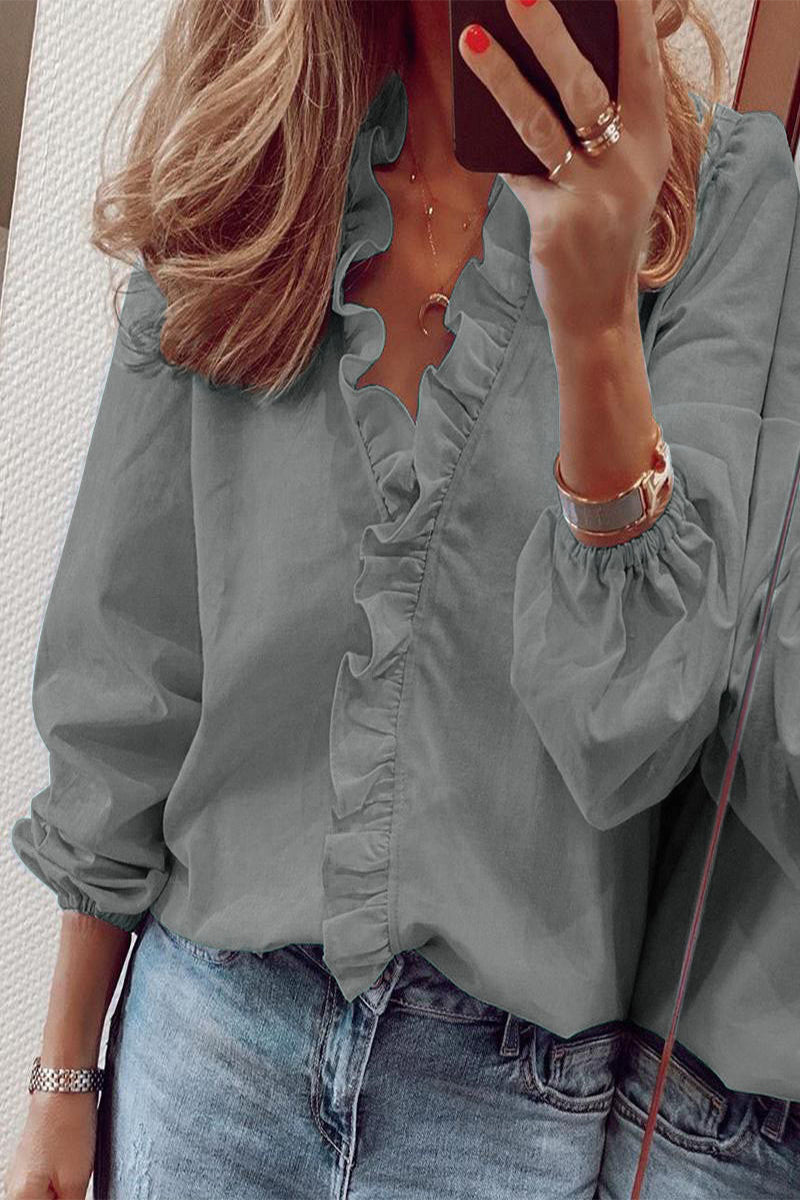Long sleeve blouse with V-neck and ruffles
