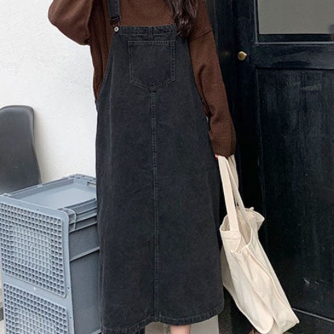 Casual denim strap dress with front pocket