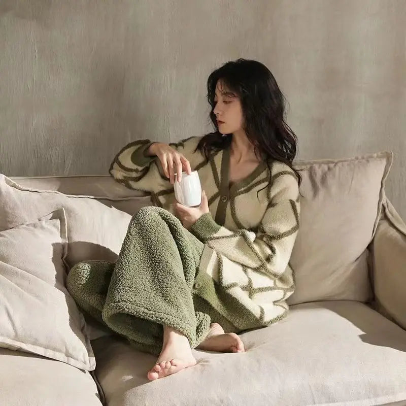 Velina Moda | Comfort Pajamas - Soft coral fleece pajamas with checked vest for women