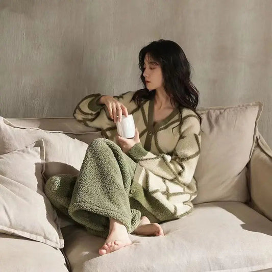 Velina Moda | Comfort Pajamas - Soft coral fleece pajamas with checked vest for women