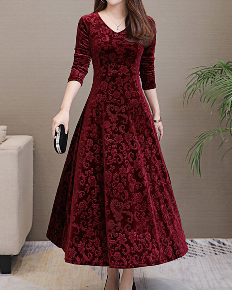 Classic dress for women with medium-length sleeves and all-over design