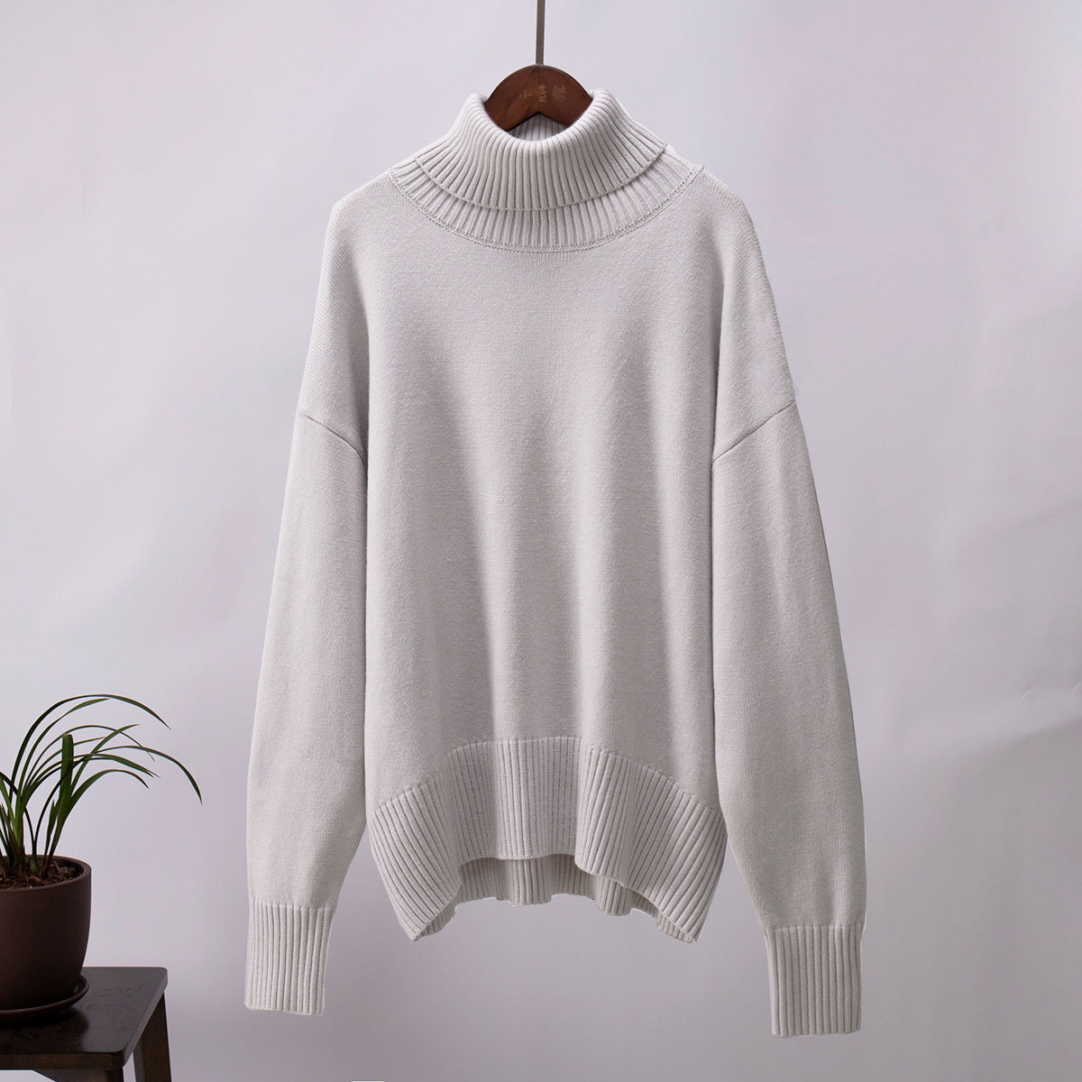 Oversized Winter Sweater with High Neck and Ribbed Cuffs