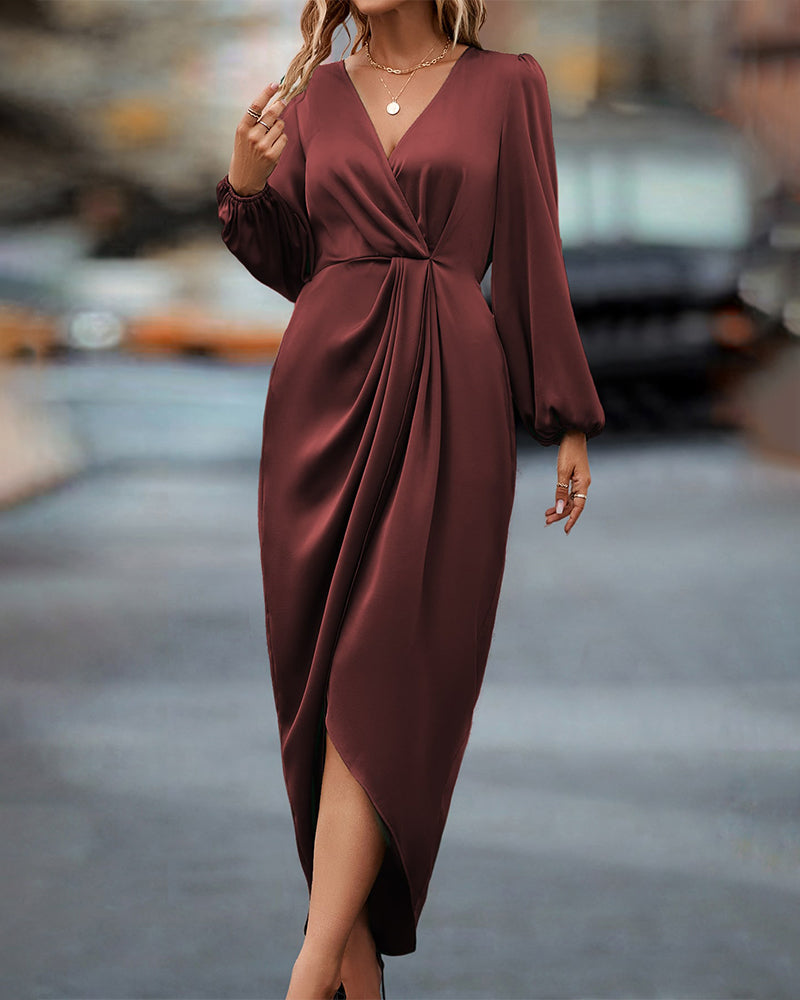Elegant dress with puff sleeves and V-neck
