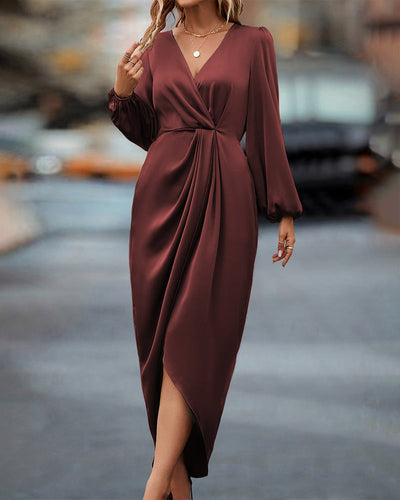 Elegant dress with puff sleeves and V-neck