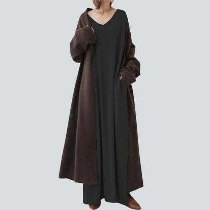 Maxi knit dress with V-neck and long sleeves in relaxed fit