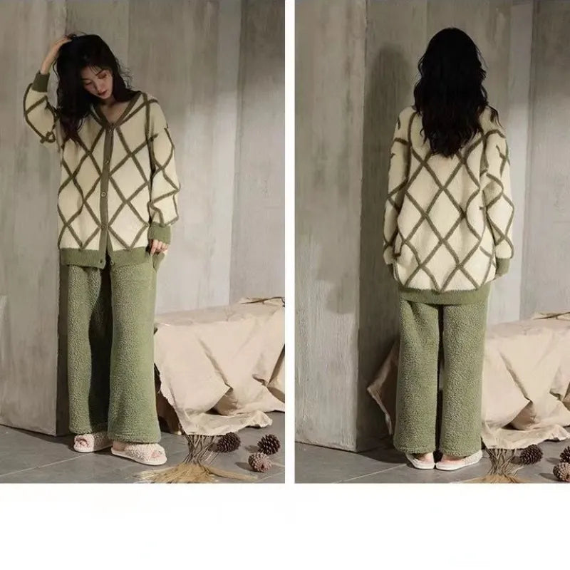 Velina Moda | Comfort Pajamas - Soft coral fleece pajamas with checked vest for women