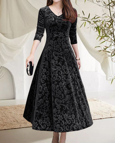 Classic dress for women with medium-length sleeves and all-over design