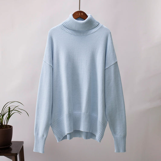 Oversized Winter Sweater with High Neck and Ribbed Cuffs