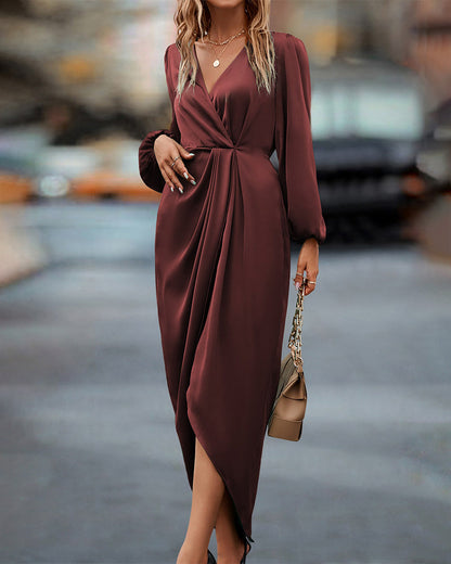Elegant dress with puff sleeves and V-neck