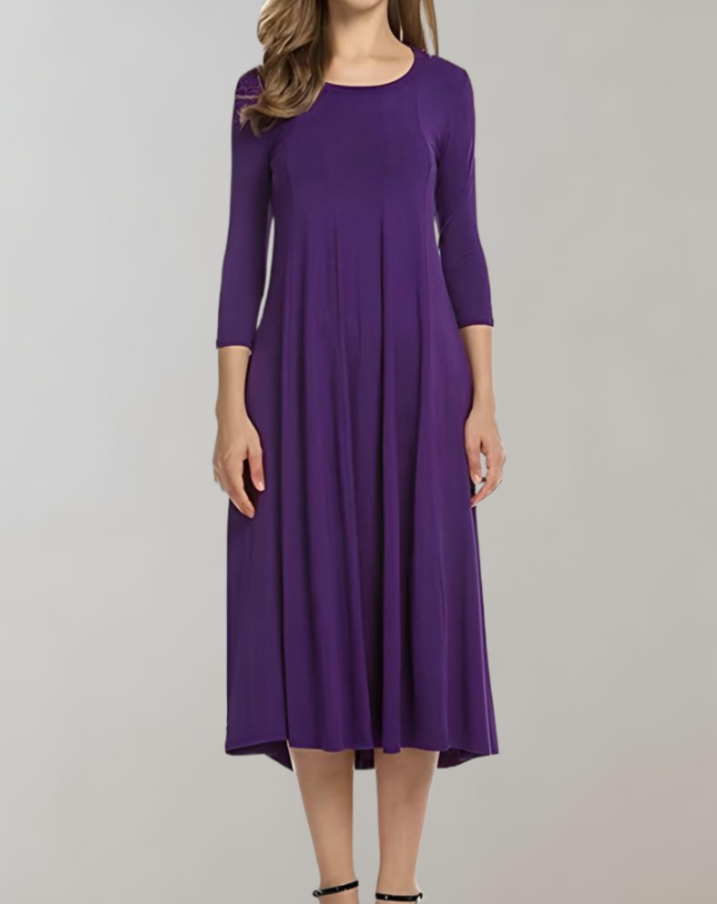 Swing dress with 3/4 sleeves and round neckline