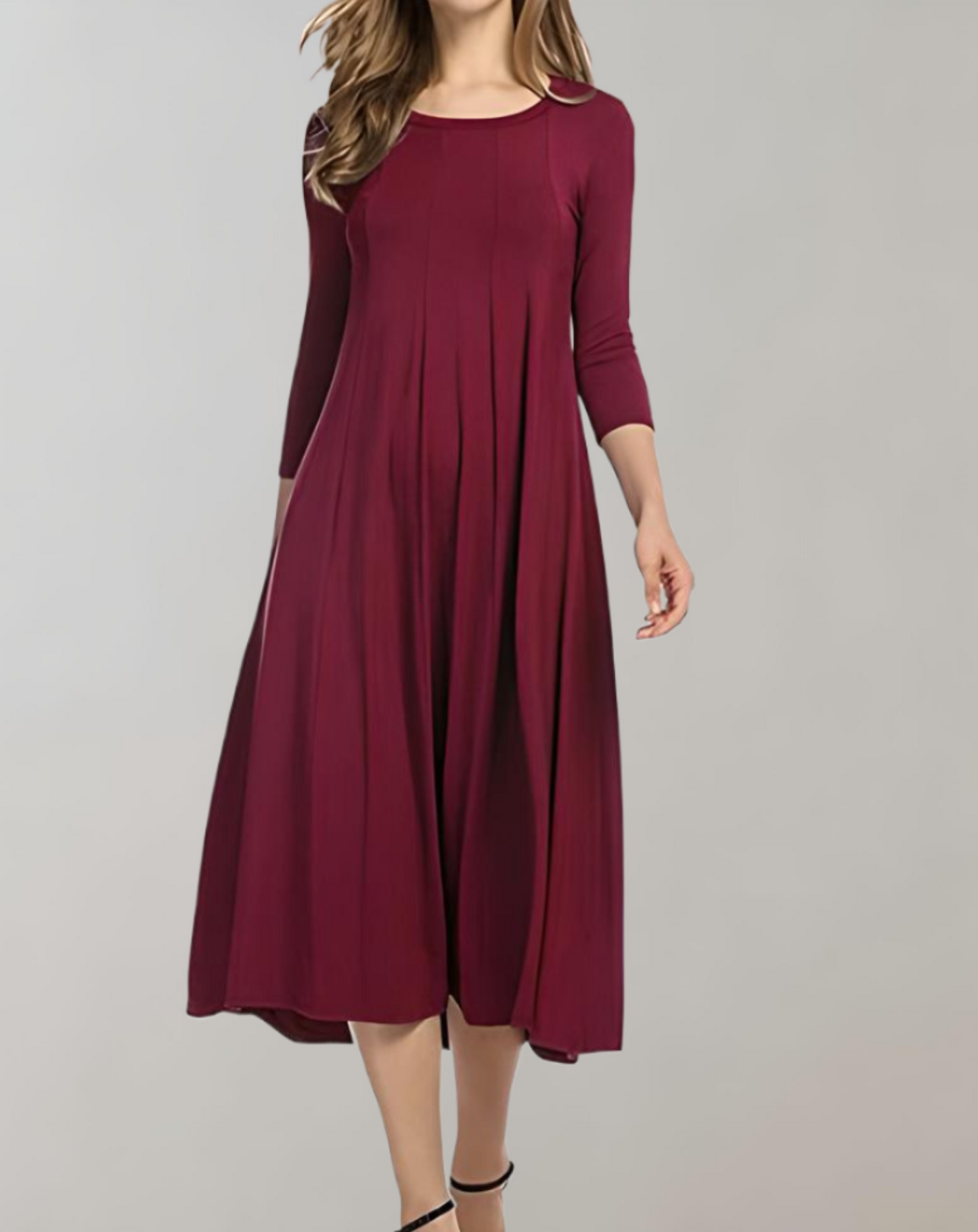 Swing dress with 3/4 sleeves and round neckline