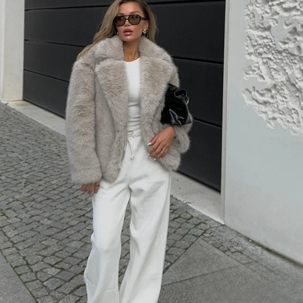 Velina Moda | Vintage - Women's Winter Jacket with Faux Fur and Lapel