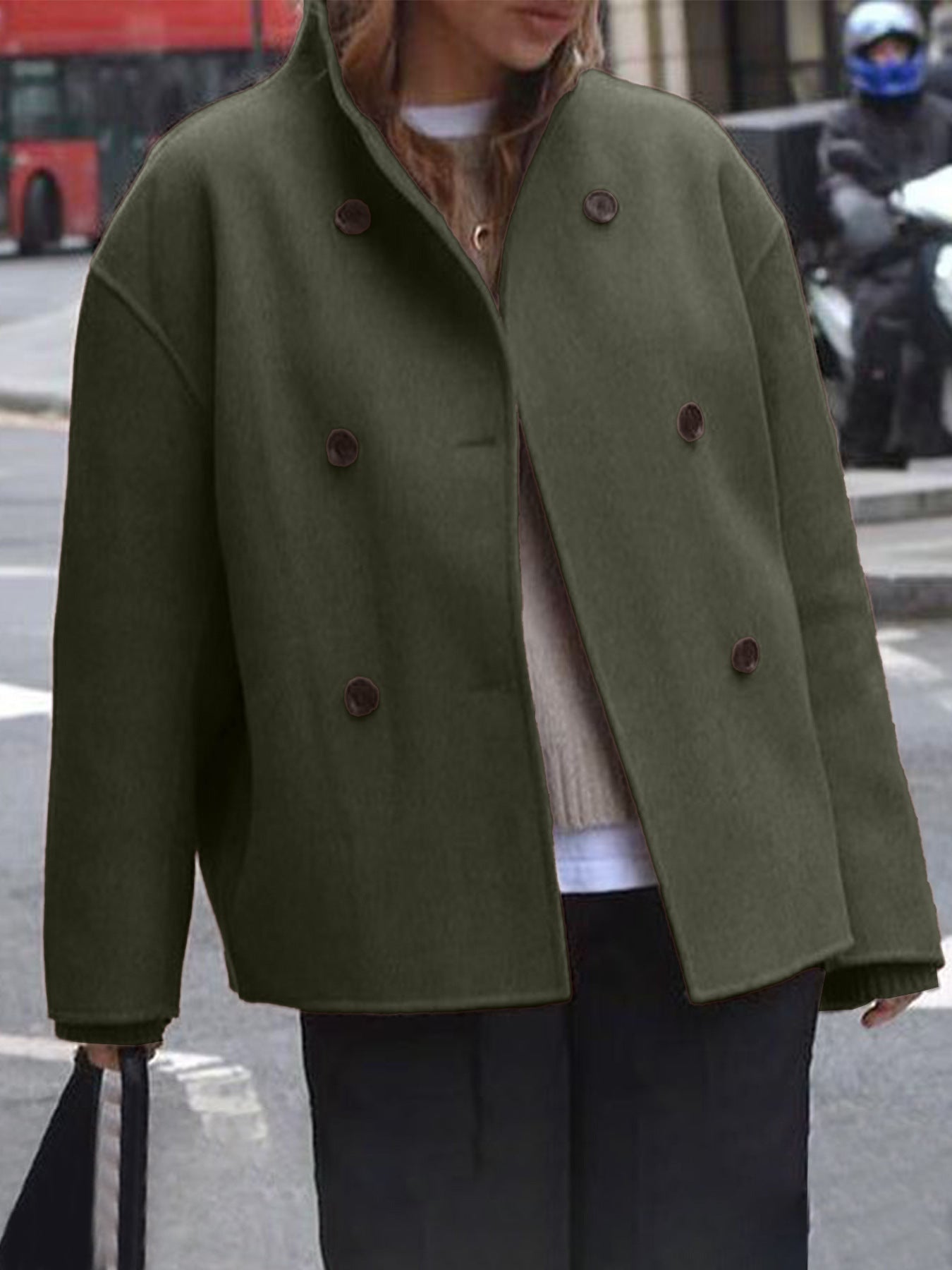 Fashionable oversized jacket with button closure