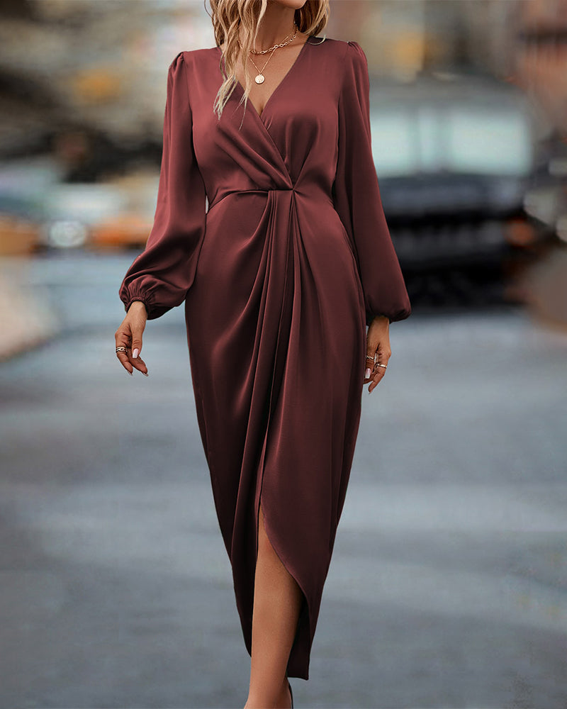 Elegant dress with puff sleeves and V-neck