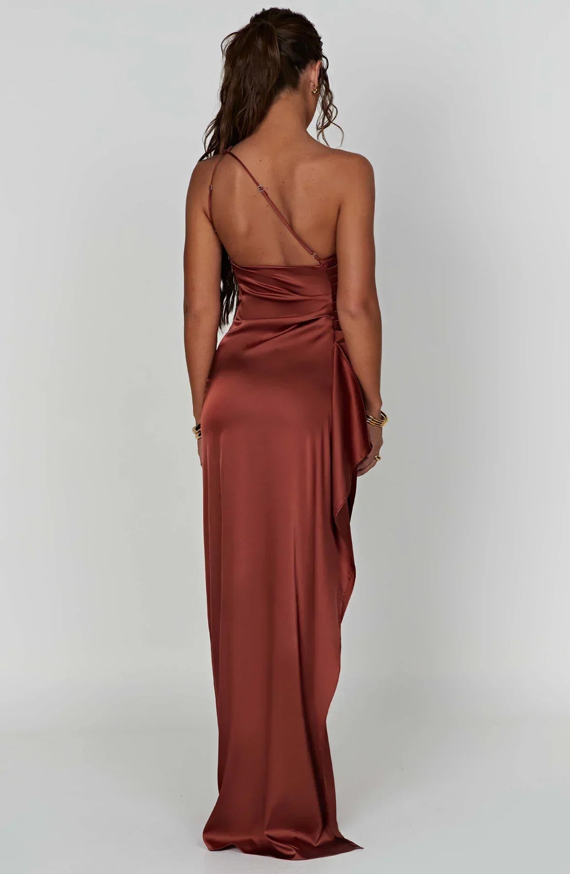 One-shoulder satin split dress