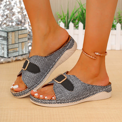 Comfortable sandals with bicolor crossed straps