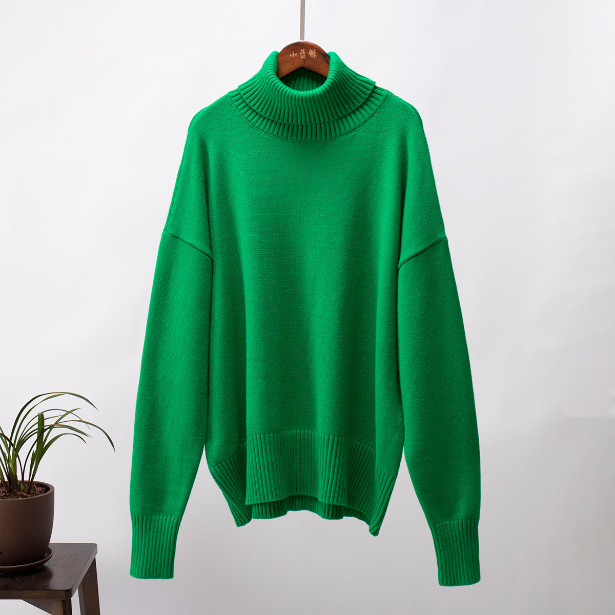 Oversized Winter Sweater with High Neck and Ribbed Cuffs
