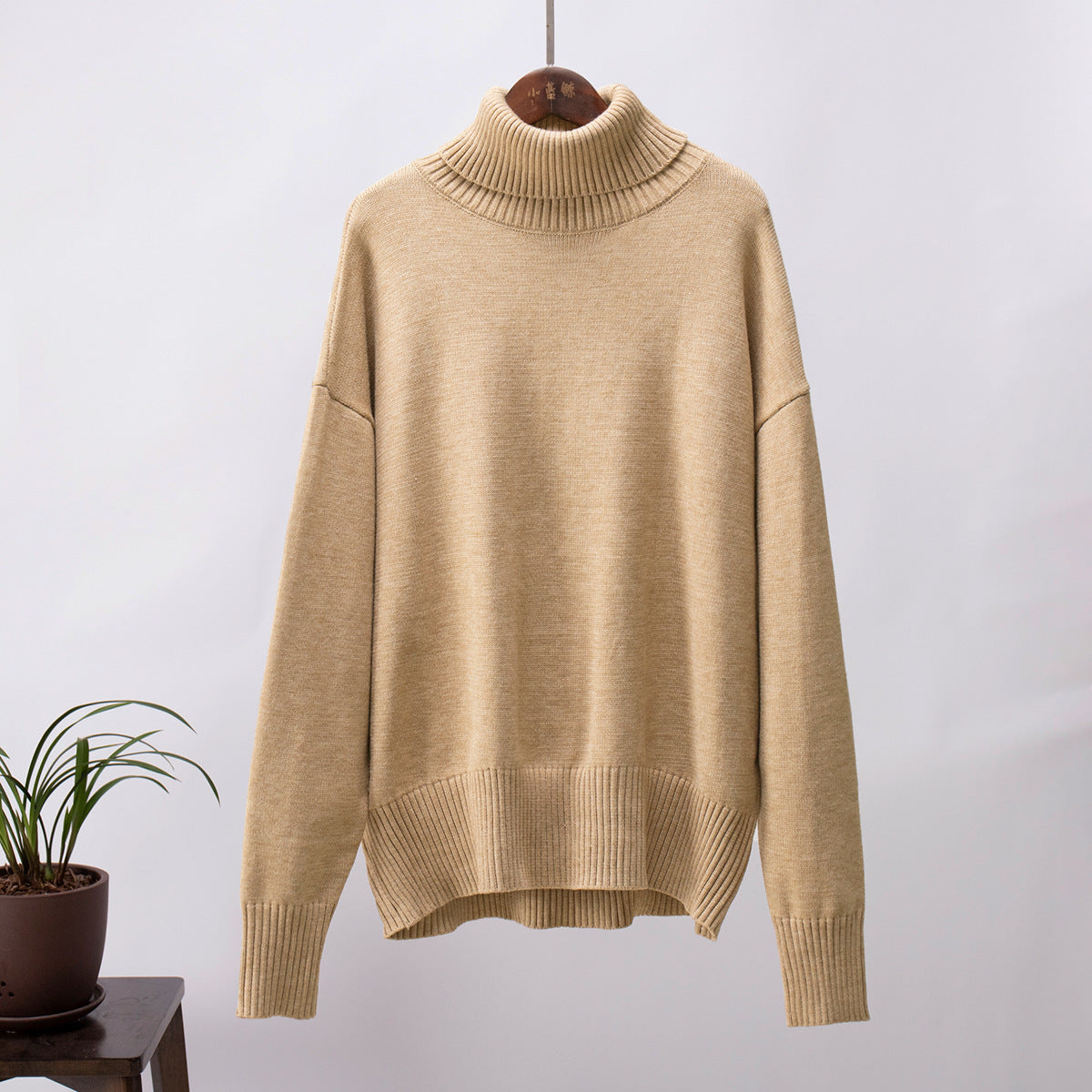 Oversized Winter Sweater with High Neck and Ribbed Cuffs