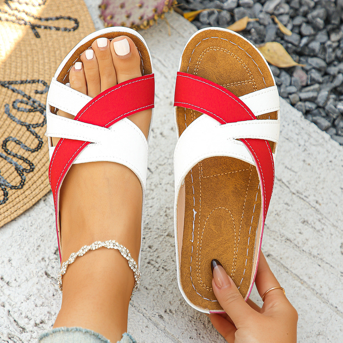 Comfortable sandals with bicolor crossed straps