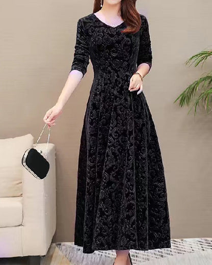 Classic dress for women with medium-length sleeves and all-over design