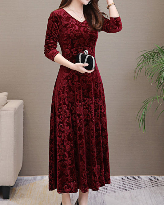 Classic dress for women with medium-length sleeves and all-over design